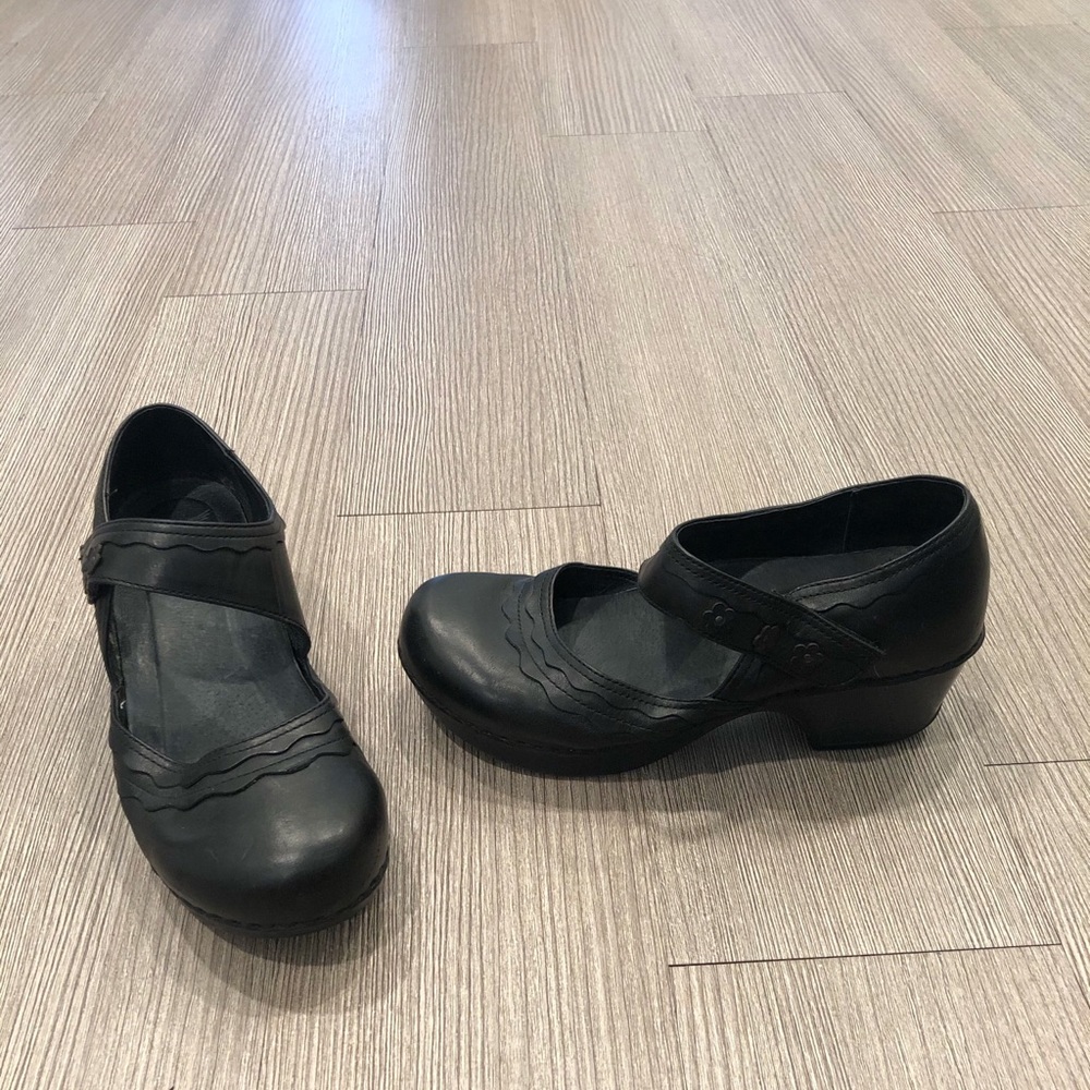 Dansko Floral Ruffle Cutout MaryJane Heels Leather